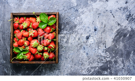 box of strawberries box of strawberries 41030907