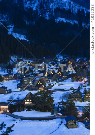 從岐阜縣machi町城遺址看白川鄉的夜景 41032358