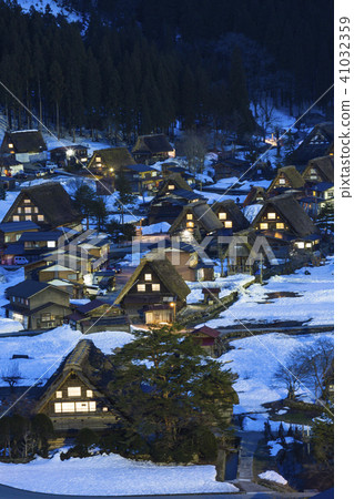 Night view of Shirakawa-go from the ruins of Hagicho Castle in Gifu 41032359