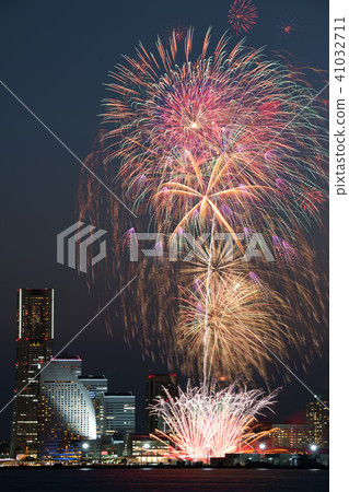 橫濱港未來21和煙花 41032711