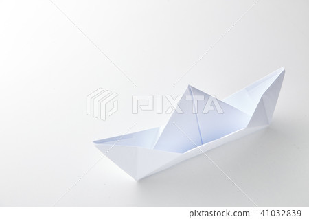 Origami paper ship on white Origami paper ship on white 41032839