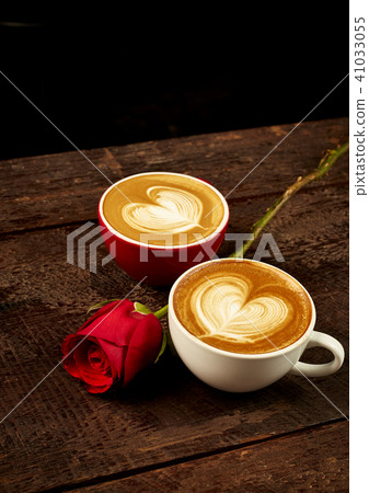 cappuccino with red rose 41033055