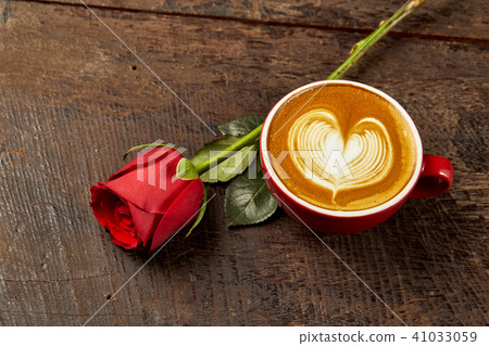 cappuccino with red rose 41033059