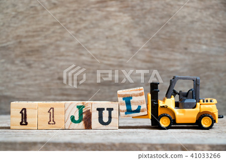 Toy forklift hold block l to complete word 11 jul Toy forklift hold block l to complete word 11 jul 41033266