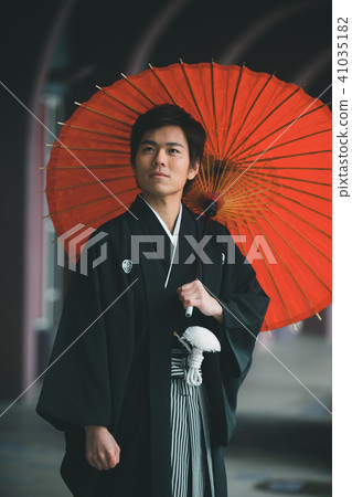 haori with a family crest, hakama with family crest, person 41035182