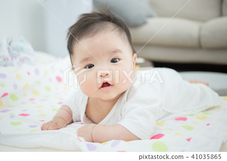 一個說謊的嬰兒 41035865