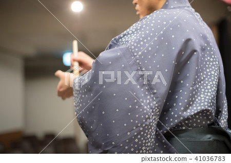 階段 舞台 男人 41036783