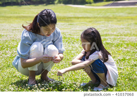 Mother and daughter Mother and daughter 41037068
