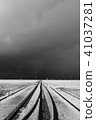 雪雲接近的一條路 41037281