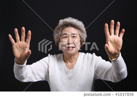 亞洲女人的面部表情，高級，中年，老人，祖母，特寫，笑，悲傷，孤獨，健康 41037856