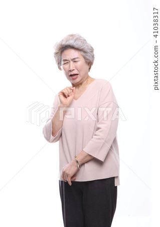 亞洲女人的面部表情,高級,中年,老人,祖母,特寫,笑,悲傷,孤獨,健康 亞洲女人的面部表情,高級,中年,老人,祖母,特寫,笑,悲傷,孤獨,健康 41038317