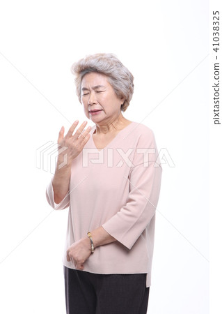 Asian woman's facial expression, senior, middle-aged, elderly, grandmother, close-up, laughing, sadness, solitude, health 41038325