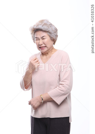 亞洲女人的面部表情，高級，中年，老人，祖母，特寫，笑，悲傷，孤獨，健康 41038326