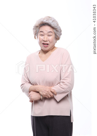 亞洲女人的面部表情，高級，中年，老人，祖母，特寫，笑，悲傷，孤獨，健康 41038343