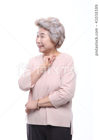 亞洲女人的面部表情，高級，中年，老人，祖母，特寫，笑，悲傷，孤獨，健康 41038389