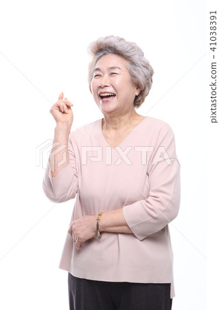 Asian woman's facial expression, senior, middle-aged, elderly, grandmother, close-up, laughing, sadness, solitude, health 41038391