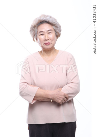 亞洲女人的面部表情，高級，中年，老人，祖母，特寫，笑，悲傷，孤獨，健康 41038433