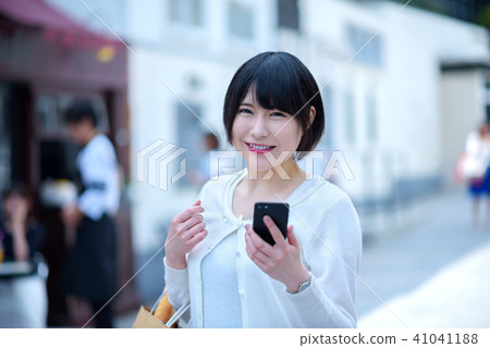 Female Lifestyle smartphone Female Lifestyle smartphone 41041188