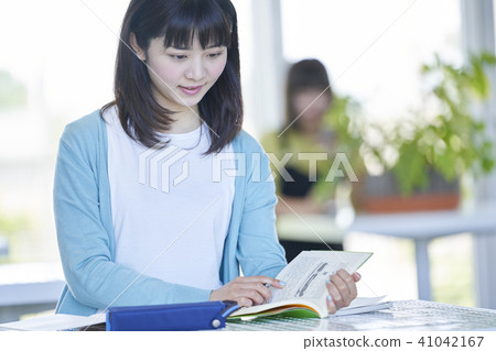 大學學院校園 41042167