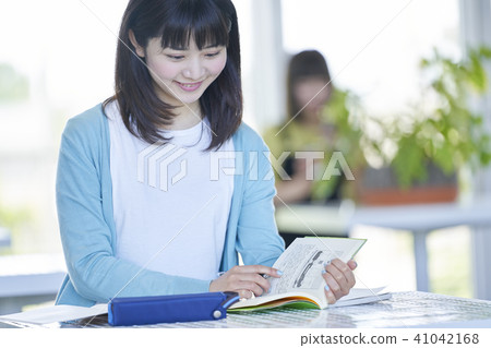 大學學院校園 41042168