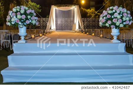 Jewish Hupa , wedding putdoor . 41042487