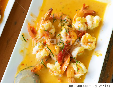 Shrimp grilled fried with curry powder. Shrimp grilled fried with curry powder. 41043134