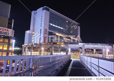 晚上在新橫濱站前的風景 41043806