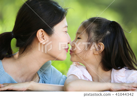 Happy mother and daughter 41044342