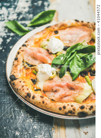 Freshly baked pizza with ham, artichokes and cream cheese, close-up 41044572