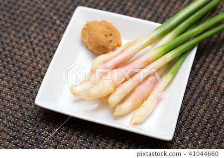 leaf ginger 41044660