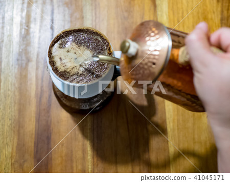 Hand coffee 41045171