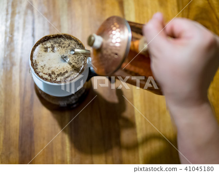 Hand coffee 41045180