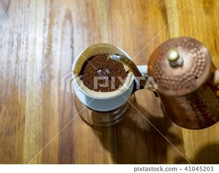 Hand coffee 41045203