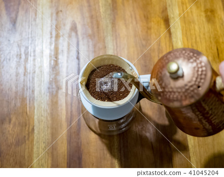 Hand coffee 41045204