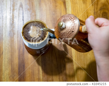 Hand coffee 41045215
