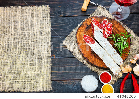 Sliced cured sausage with spices  41046209