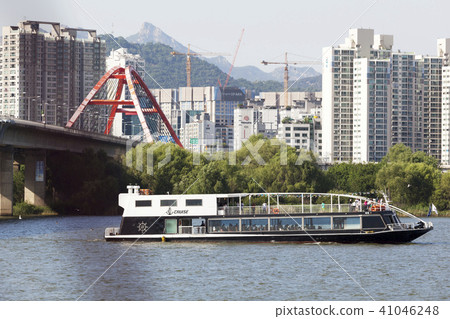 Pleasure Boat, Sogang University Bridge, Bam Island, Mapo-gu, Han River, Seoul Pleasure Boat, Sogang University Bridge, Bam Island, Mapo-gu, Han River, Seoul 41046248