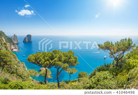 Faraglioni rocks, Capri island, Italy Faraglioni rocks, Capri island, Italy 41046498