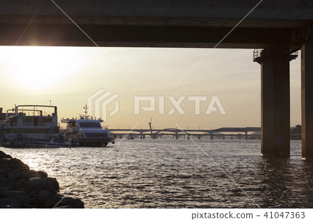 Cruise Ship, World Cup Bridge, Yanghwa Bridge, Tangsan Bridge, Sogang Bridge, Han River Municipal Park, Yeouido, Yeongdeungpo-gu, Han River, Seoul 41047363