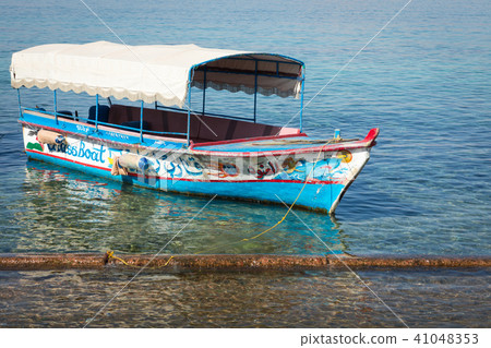 Touristic ships on the beach of Aqaba, Jordan. Pop 41048353