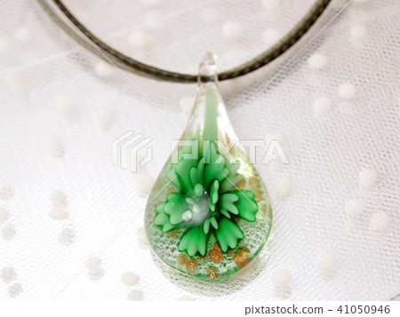 Glass Pendant (Necklace) 41050946