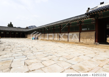 Gyeongbokgung 41051132
