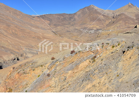 Hibalya山區在印度Kibbal村莊的唾液谷白房子 41054709