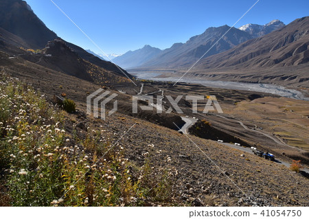 印度喜馬拉雅山脈地區旋轉谷關鍵Gompa和山路到Gompa 41054750