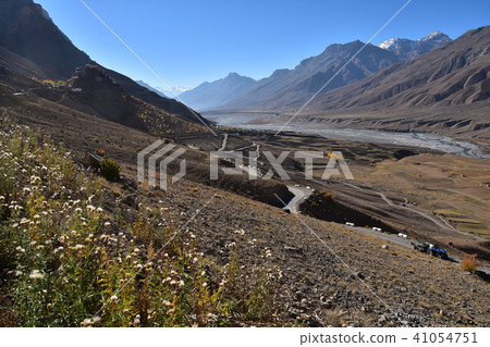 印度喜馬拉雅山脈地區旋轉谷關鍵Gompa和山路到Gompa 41054751