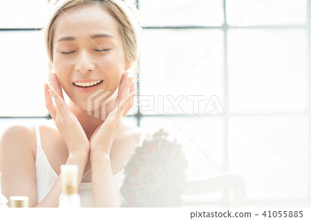 Female skin care cosmetics 41055885