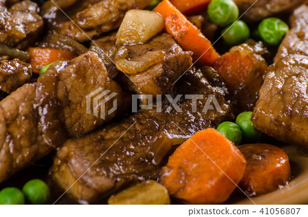 Pork medallions with vegetable and soy garlic sauce Pork medallions with vegetable and soy garlic sauce 41056807