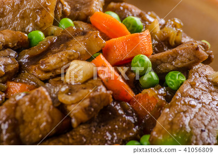 Pork medallions with vegetable and soy garlic sauce Pork medallions with vegetable and soy garlic sauce 41056809