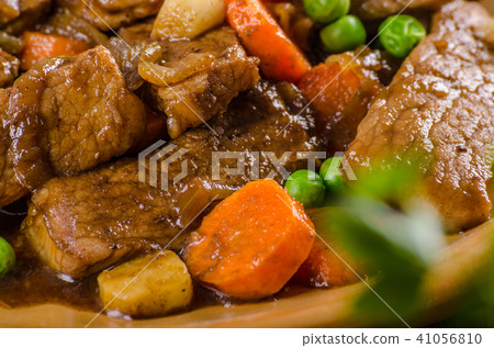 Pork medallions with vegetable and soy garlic sauce Pork medallions with vegetable and soy garlic sauce 41056810