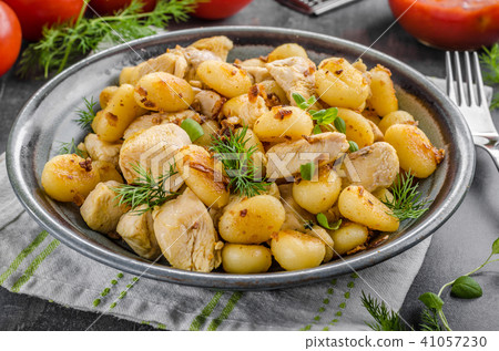 Fried gnocchi chicken curry Fried gnocchi chicken curry 41057230